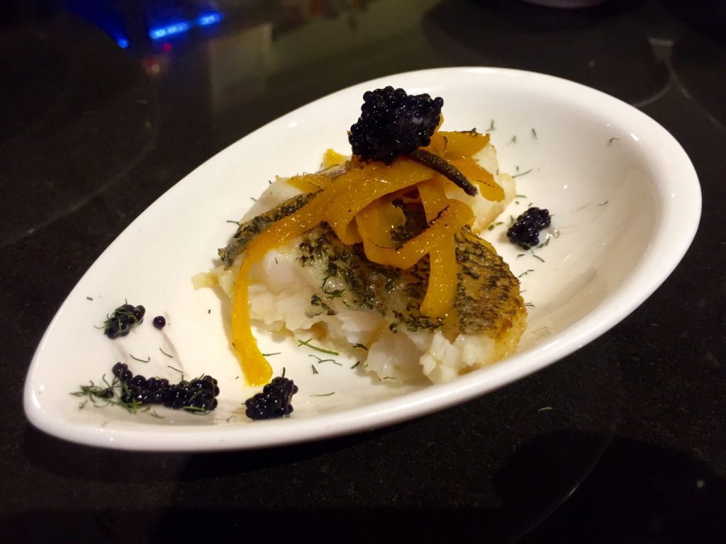 第5道: Caviar émincés de poisson à l'orange 橙醬魚子荀殼魚